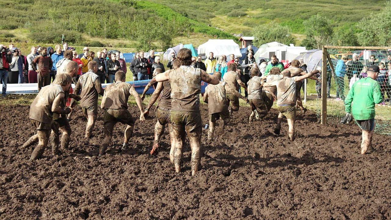 Islande, fous de foot de boue
